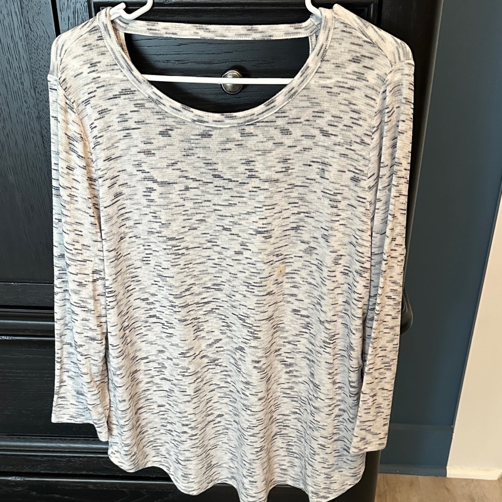 LOFT speckled free and white Long Sleeve Top